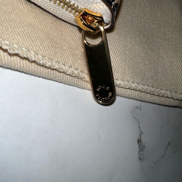 Louis Vuitton Wild At Heart Cream Black Logo Monogram Zippy Wallet - Picture 6 of 12